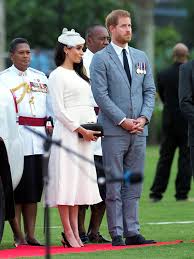 Малышка появилась на свет в. Plate Po Figure I Ukrasheniya Ot Korolevy Megan Markl S Princem Garri Priletela Na Fidzhi Zhurnal Harper S Bazaar