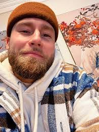 Carole Abell's Instagram, Twitter & Facebook