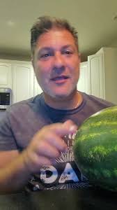 How to pick a ripe watermelon. #watermelon #ripemelon #seedless #seedl...