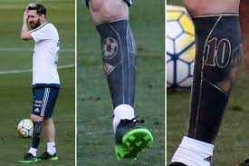 Lionel messi has a tattoo which stands out on the bottom of his left leg. Charlotte Hodges V Tvittere Lionel Messi Shows Off Updated Coloured In Leg Tattoo During Argentina Training Session Argentina Tattoo