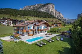 Hotel, offerte e informazioni per la vacanza in val gardena, selva di val gardena, santa cristina e ortisei, nelle dolomiti in alto adige. Garni Petra In Selva Gardena Wolkenstein Dolomites