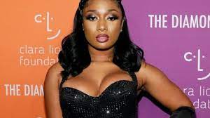 On monday, sports illustrated swimsuit revealed megan thee stallion as one of three cover stars of its 2021 issue. Megan Thee Stallion Grosse Gewicht Korpermasse Augenfarbe