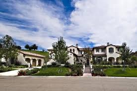 Jun 13, 2021 · kourtney kardashian and travis barker's steamiest exchanges the pair will likely also spend a lot of time at kourt's new palm springs getaway house , which she purchased in may. Kardashian Home Pictures Celebrity Real Estate Kardashian Jenner Homes Glamour