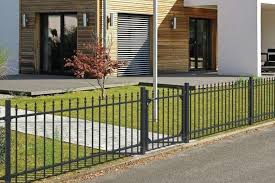 Gartenzaunideen Gartenzaun Gartenzaunsichtschutz In 2020 Gartenzaun Metall Gartenzaun Gartendekoration