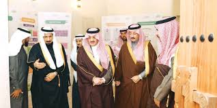 ربما يكون أكثر ما يشغل المهتمين حول الأندلس هو ماذا يقرأ ومن أين يبدأ ؟ خاصة إذا كان الإنسان الشغوف حول الأندلس يسعى إلى تأسيس معرفي ينطلق من خلاله في رحلة الإبحار نحو الأندلس بصورة أكثر نضجًا. Ø£Ù…ÙŠØ± Ø§Ù„Ù…Ù†Ø·Ù‚Ø© Ø§Ù„Ø´Ø±Ù‚ÙŠØ© ÙŠØ·Ù„Ø¹ Ø¹Ù„Ù‰ Ø£Ø¨Ø±Ø² Ù…Ù†Ø¬Ø²Ø§Øª Ø¨Ø± Ø§Ù„Ø£Ø­Ø³Ø§Ø¡