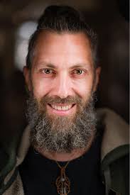 There's a scumbag in the summer st area tryin to get into cars. Happened a  little after midnight.