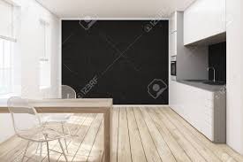 Un mur noir dans une cuisine blanche c est tendance cuisine blanche deco cuisine moderne mur noir. Interieur De Cuisine Blanc Avec Plancher En Bois Table Minimaliste Chaises Transparentes Et Comptoirs Avec Four Encastre Mur Noir Maquette 3d Banque D Images Et Photos Libres De Droits Image 80923017