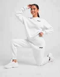 Fila aussi reconnu comme étant l'une des plus grandes marques de sport fait également son entrée sur le site de brentiny paris avec sur le devant. Fila Embroidered Logo Joggers Weiss Jd Sports Osterreich
