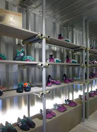 make shelf along the edge if canvas hangs down perfect storage space for rental gear and bulky stuff パイプ インテリア 単管パイプ インテリア 収納
