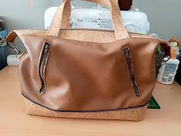 Sac simili cuir et tissu createur foulards echarpes etoles sacs. Sac Java En Liege Et Simili Cuir Cousu Par Audrey Patron Sacotin Sac Patron Sac Simili Cuir