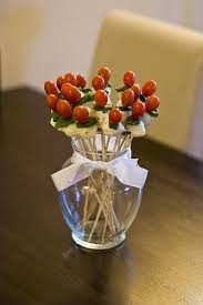 Caprese Bouquet Eine Andere Variante Des Traditionellen Italienischen Caprese Salats Wir Verwendeten Cocktail Food Edible Centerpieces Holiday Recipes