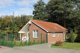 Wir vermieten in papenburg eine ca. Papenburg Terrasse Mit Strandkorb Sonnenliegen 180cm Hoher Zaun