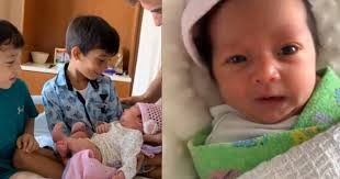 Di kamarku aku nggak bisa tidur karena cuaca yang nggak enak, dan aku tak bisa membuang lamunanku tentang tubuh indah ibuku. Kalau Doktor Bagi Pilihan Abang Tolong Jawab Selamatkan Anak Kita Walau Saya Hilang Nyawa Pa Ma