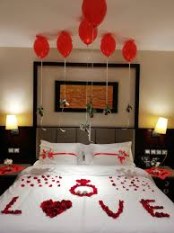 Pin By Severine Bondi On رومانسيات زوجية Wedding Night Room Decorations Valentine Bedroom Decor Romantic Room Decoration