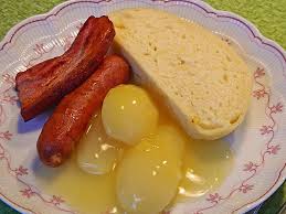 Birnen Und Hudel Mit Bauchfleisch Und Kochwurst Rezept Rezepte Lebensmittel Essen Essen