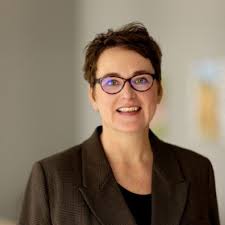 Worauf wir stolz sind? Dass unsere Kollegin Anne Wiesner ihr Masterstudium  an der Universität Münster (JurGrad) mit dem Abschluss summa cum laude  bestanden und seit Juni den Titel LL.M. im…