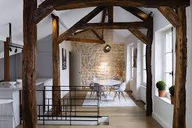 1001 Idees Pour Integrer La Poutre Apparente Dans Son Interieur Poutre Bois Idees Deco Chambre Cocooning Parement Pierre Interieur