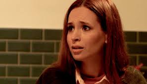 Amy qed tistenna tarbija. Michael konvint li hu bħal missieru Kevin u reġa  tilef moħħu. Rose sabet ritratt antik ta' Angela fil-bagalja ta' Michael.  Grazzi talli rajtu episodju ieħor ta' Iċ-Ċaqqufa. Il-ġimgħa