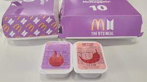 Waiting for other very good moments. Bts Meal Lander K Pop Bts Und Mcdonald S Offenbaren Endlich Welche Merch Pasalnya Menu Kolaborasi Mcdonald S Pembelian Bts Meal Dapat Dilakukan Melalui Drive Thru Aplikasi Mcdonald S Dan Layanan Ojek Online Uaphnoijir