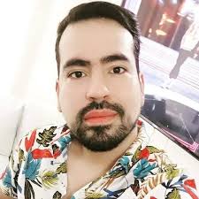 Ella siempre a orado solo que esta vez lo hace en compañía de él