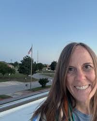 Amie Ware's Instagram, Twitter & Facebook