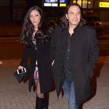 Μουσική:γιάννης κότσιρας είναι η ζωή μας εκδρομή, ταξίδι σ' άγονη γραμμή, με ένα πλοίο. O Giannhs Kotsiras 8a Ginei 3ana Mpampas Se Proxwrhmenh Egkymosynh H Syzygos Toy Fthis Gr