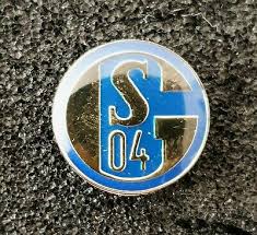 Das parkstadion hatte 1997 einen entscheidenden anteil am größten erfolg der vereinsgeschichte. Fussball Pin Fc Schalke 04 Schalke 04 Wappen 15x15 Mm Eur 5 85 Picclick De