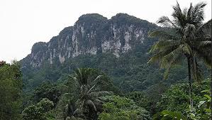 The klang gates quartz ridge ( malay : Klang Gates Quartz Ridge The Longest In The World Should Be Gazetted For Environmental Conservation Ngos