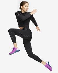 Nike Women S Training Crew Nike Com Nike Women Nike Women Outfits Womens Training