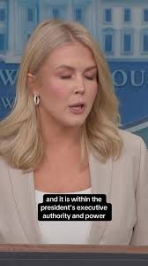 Est quidem vera lex recta ratio naturae congruens, diffusa in omnes,  constans, sempiterna, quae vocet ad officium iubendo, vetando a fraude  deterreat; quae tamen neque probos frustra iubet aut vetat nec improbos