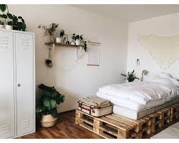 This European Studio Is Ridiculously Cozy Let S Take A Peek Inside Minimalist Bedroom Home Peaceful Bedroom