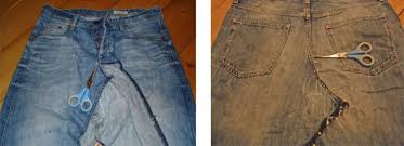 So einfach lässt sich eine ungetragene hose in einen coolen denimrock verwandeln: Upcycling Jeansrock Nahen Von Der Alten Hose Zum Rock Brigitte De