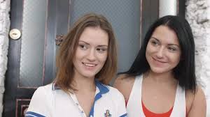 Erotični video! Dve poredni učenki sta zapeljali učitelja glasbe. Oglejte  si ga brezplačno na spletu na sl.where-you.net brez registracije in SMS-a