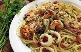 Spaghetti aux fruits de mer. Spaghetti Aux Fruits De Mer A L Italienne Marmite Du Monde