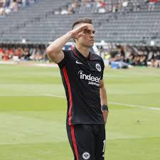 Latest on eintracht frankfurt forward santos borré including news, stats, videos, highlights and more on espn. Eintracht Frankfurt Bezwingt As St Etienne Borre Knipst Bei Debut Eintracht