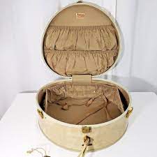 Vintage Samsonite Luggage Style 4520 Round Hatbox Train Case Beige With Key Samsonite Samsonite Luggage Travel Bags Stylish Bag
