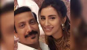 In this video you watch samma tv host madiha naqvi with her ex husband syed ali and second husband faisal sabzwari which is senior leader of mqm. Madiha Naqvi Celebrates Husband Faisal Sabzwari S Senate Win