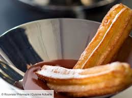 La Recette Des Churros Sans Machine De Cyril Lignac La Sauce Au Chocolat Qui Ne Fige Pas Churros Recette Churros Cuisine