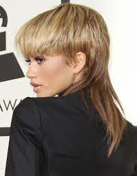Zendaya Teams Her New Mullet Hairstyle With Dsquare2 Tuxedo Suit At The 2016 Grammy Awards In Los Angeles On Mullet Hairstyle Short Hair Styles Cool Hairstyles
