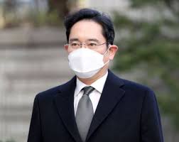 성체 회충은 이따금 충수, 담관, 또는 췌장관으로 이어지는 입구를 막아 심한 복부 통증을 유발합니다. ì´ìž¬ìš© êµ¬ì¹˜ì†Œì„œ ì¶©ìˆ˜ í„°ì ¸ ì‚¼ì„±ë³'ì›ì„œ ì'ê¸‰ìˆ˜ìˆ  ì•„ì‹œì•„ê²½ì œ