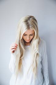 What I Tell My Hairdresser To Get My Blonde Color Barefoot Blonde By Amber Fillerup Clark Dyed Blonde Hair Blonde Color Hair Color Pictures