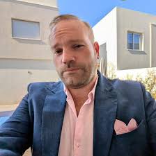 Time for a new drill. Always been a black and decker man with me being very  dull. Any recommendations for a good quality drill so I can continue to do  dull stuff