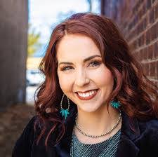 Holly Leighton's Instagram, Twitter & Facebook