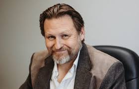 Ten Questions with Chris Six