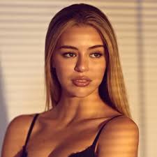 Samantha Poole (@sammi.anni)