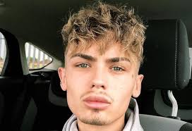 Zrobił sobie "tureckie zęby". To, co się wydarzało przeszło jego  najśmielsze oczekiwania. "Wyglądam jak rekin"