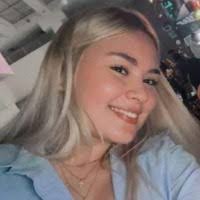 Laury Gomez's Instagram, Twitter & Facebook