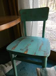 Akrilik boya ile kullanılan boya fırçaları, boya sertleşmeden önce suda durulandığı sürece tekrar tekrar kullanılabilir. Umran Giz Proje Dunyasi Ahsap Eskitme Nasil Yapilir