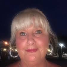 Tracey Hoy's Instagram, Twitter & Facebook