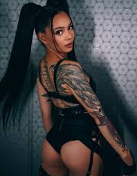 Bella poarch ile messenger'da iletişime geç. Bella Poarch S Build A Bitch Rises Again Entering Top 50 On Us Global Spotify Charts